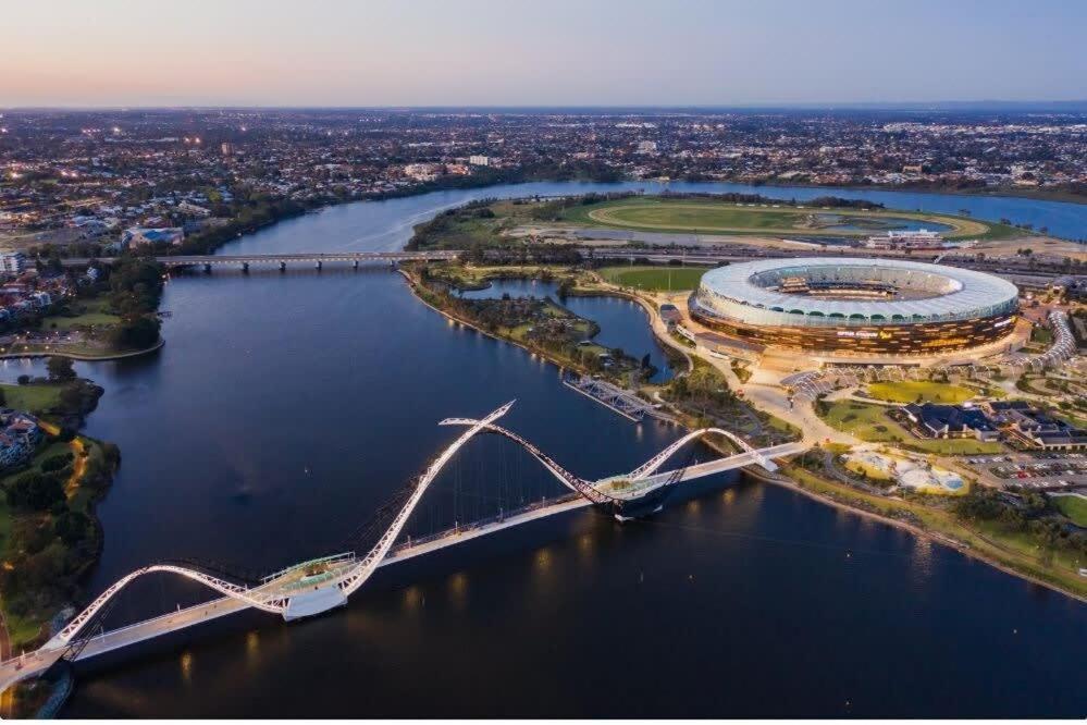 Cozy With Stunning Views And Ameni Perth